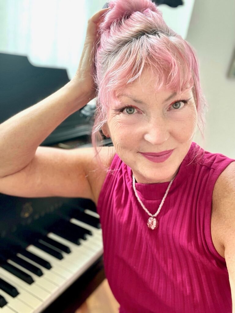 Jill Minyé, jazz singer & pianist
